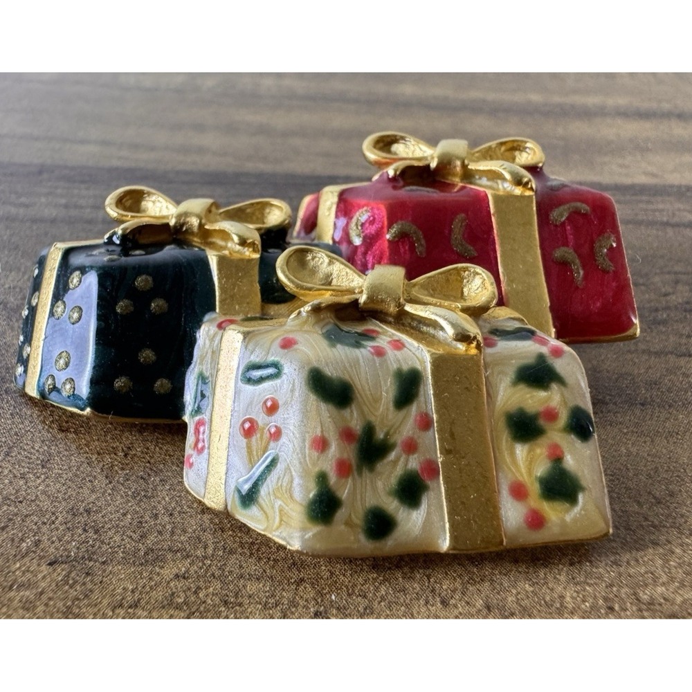 Christmas Presents Brooch Pin Gold Tone Red Green Enamel Gift Boxes Holiday